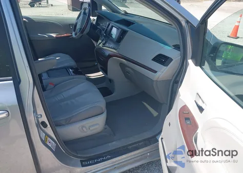 2011 Toyota Sienna Limited z USA, uszkodzony, nr VIN 5TDDK3DC9BS008275